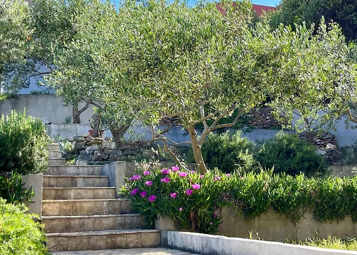 Villa Bua - Beautiful Seafront Apartments
