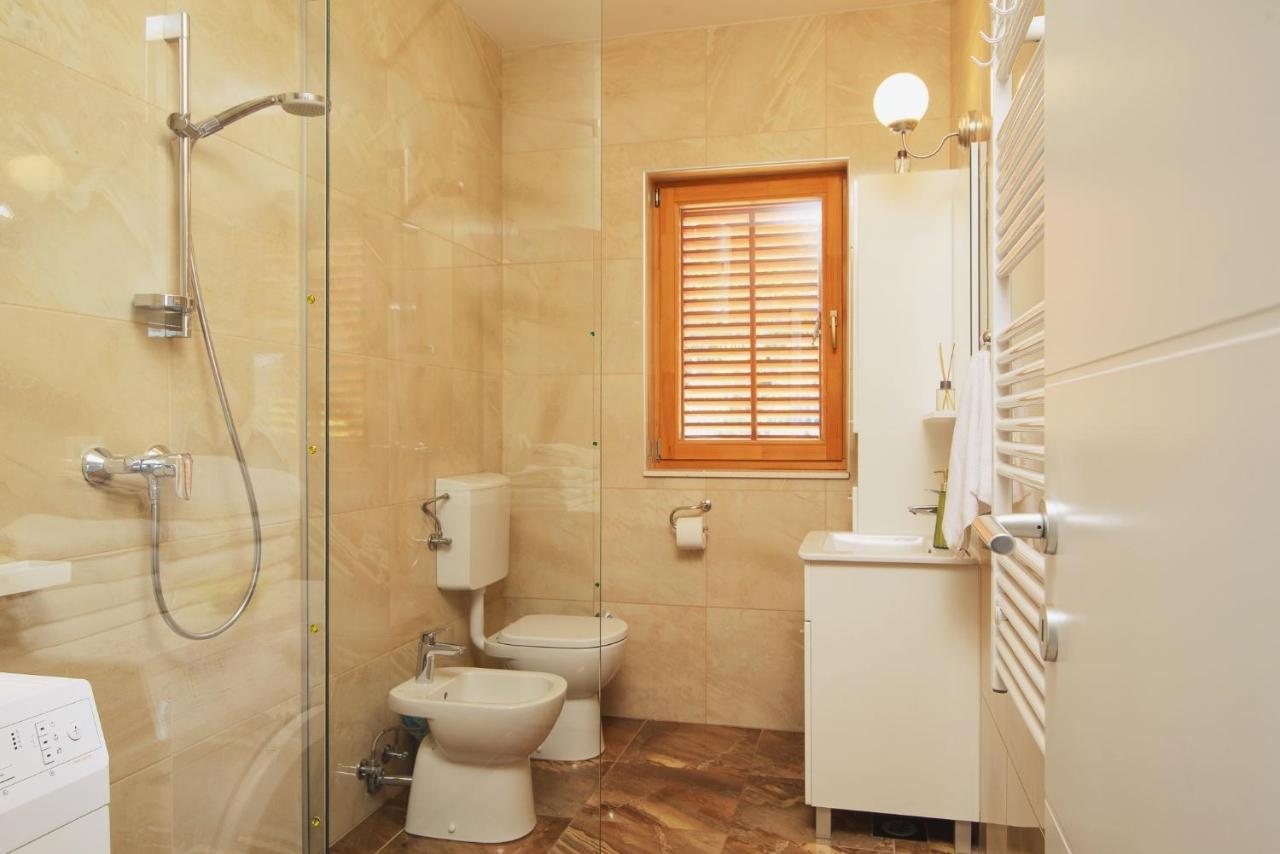 Bua - Beautiful Seafront Apartment *