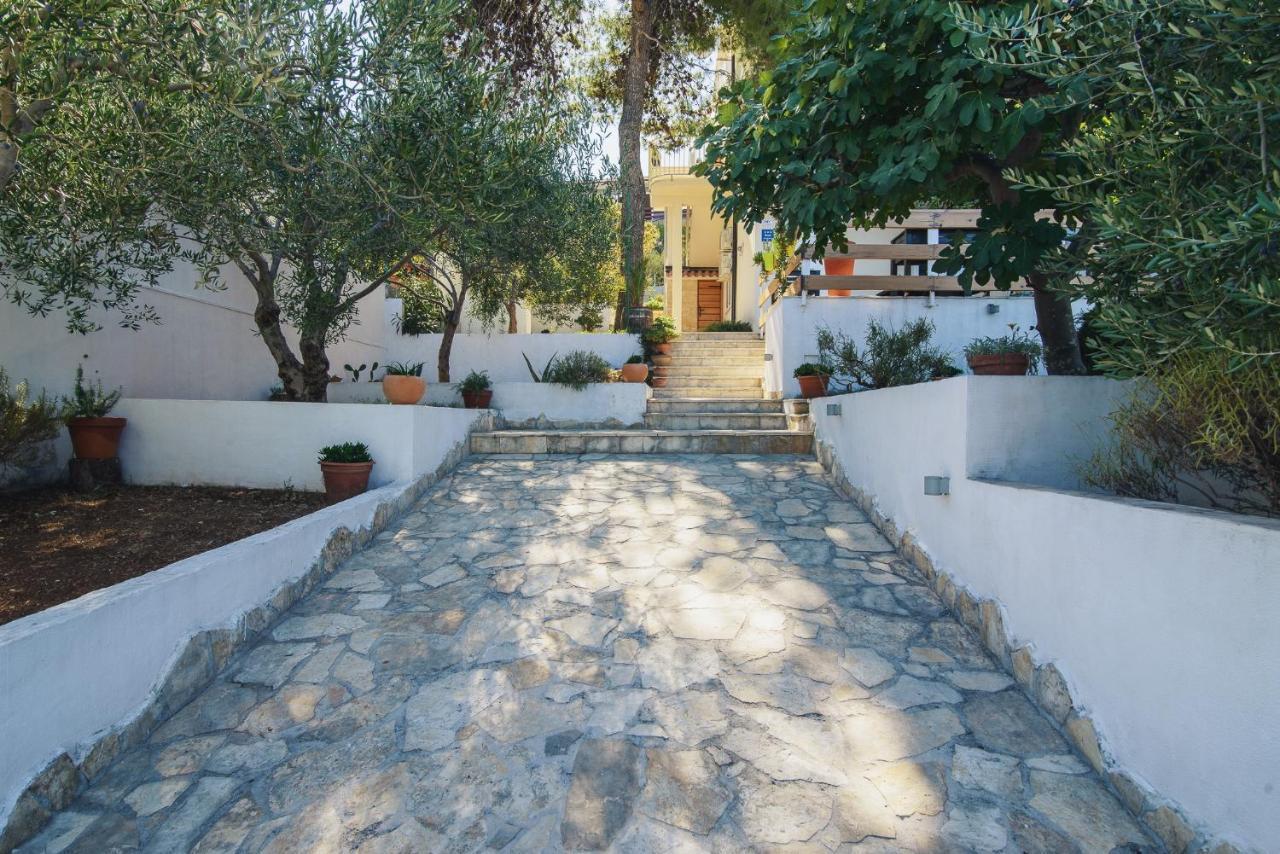 Bua - Beautiful Seafront Apartment Trogir