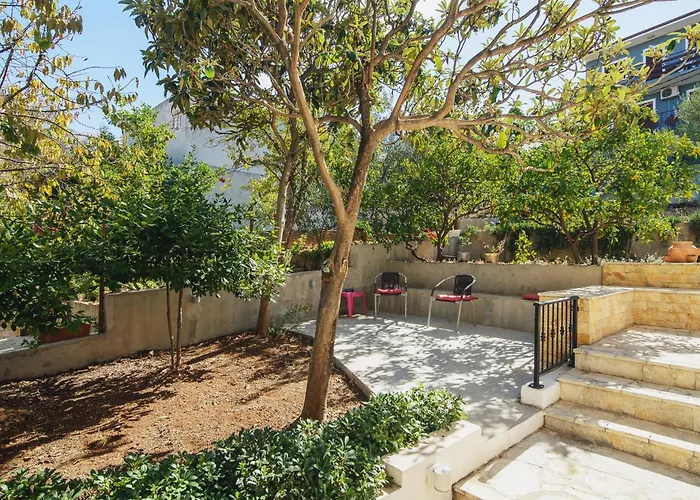 Villa Bua - Beautiful Seafront Apartments